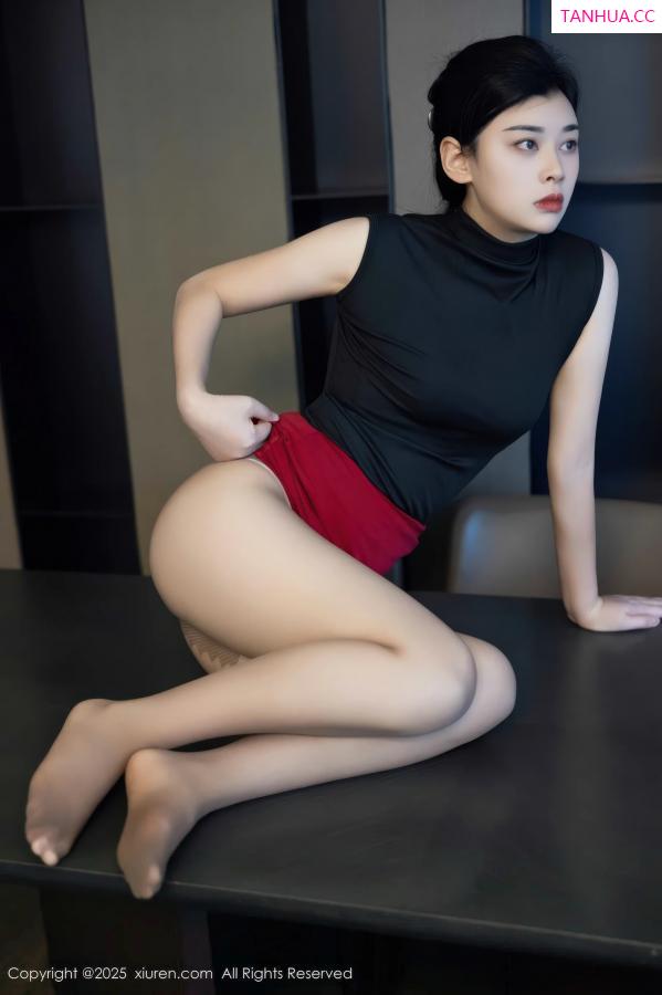   [XiuRen]高清写真图 2025.11.05 No.10948 徐清妍 魅惑黑丝第41张图片